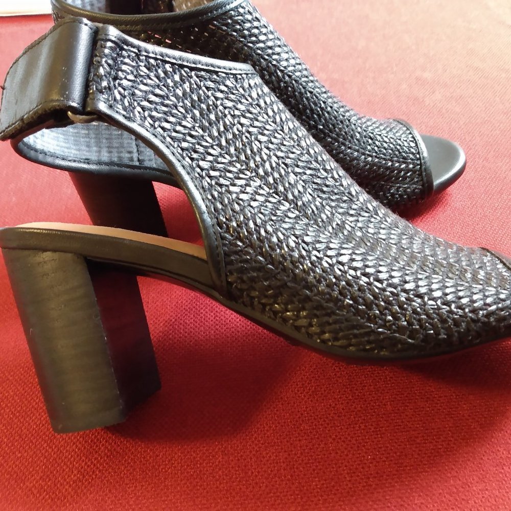 NWOT:  Aerosoles Black Weave Sandals -  Size 7.5M - Picture 2 of 6